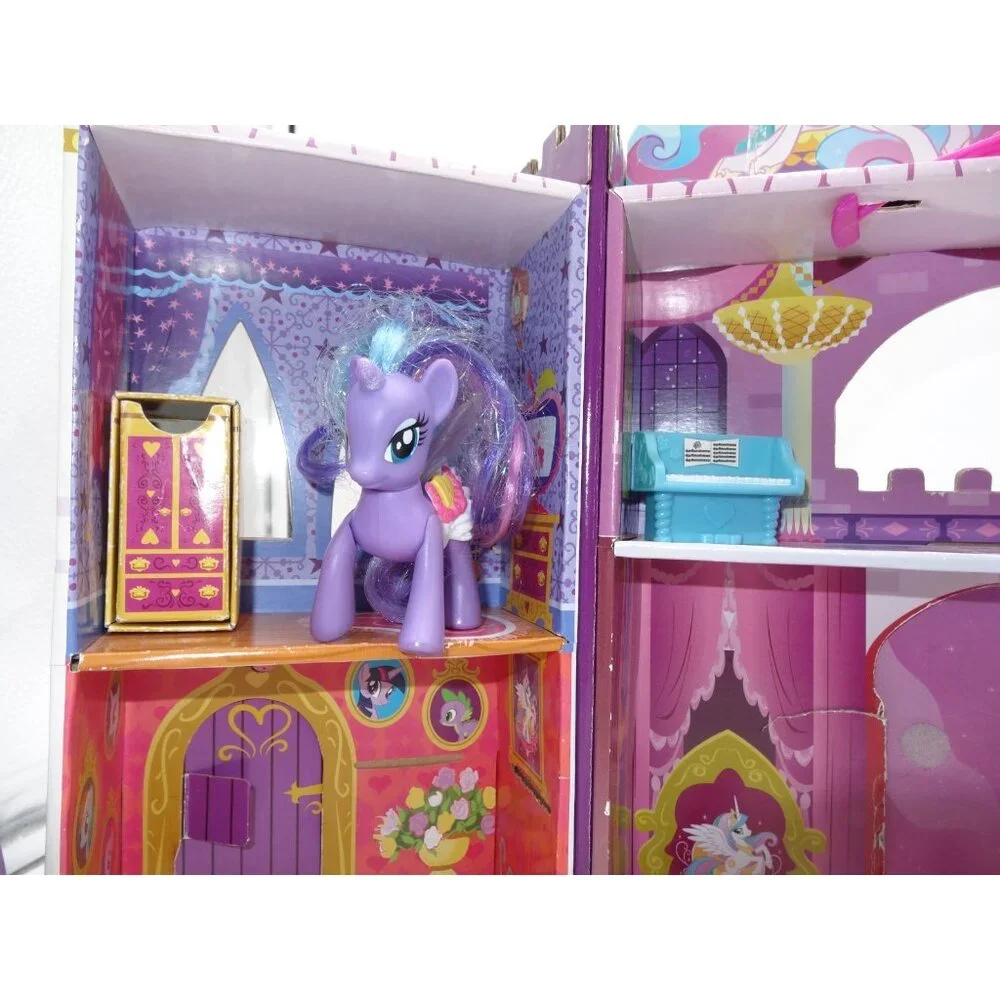 My Little Pony Canterlot Deluxe Playset, With Accessories 2 Pony's 1‎ carriage
